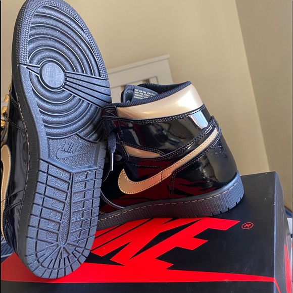Air Jordan 1 High OG ‘Metallic Gold’ main image 6